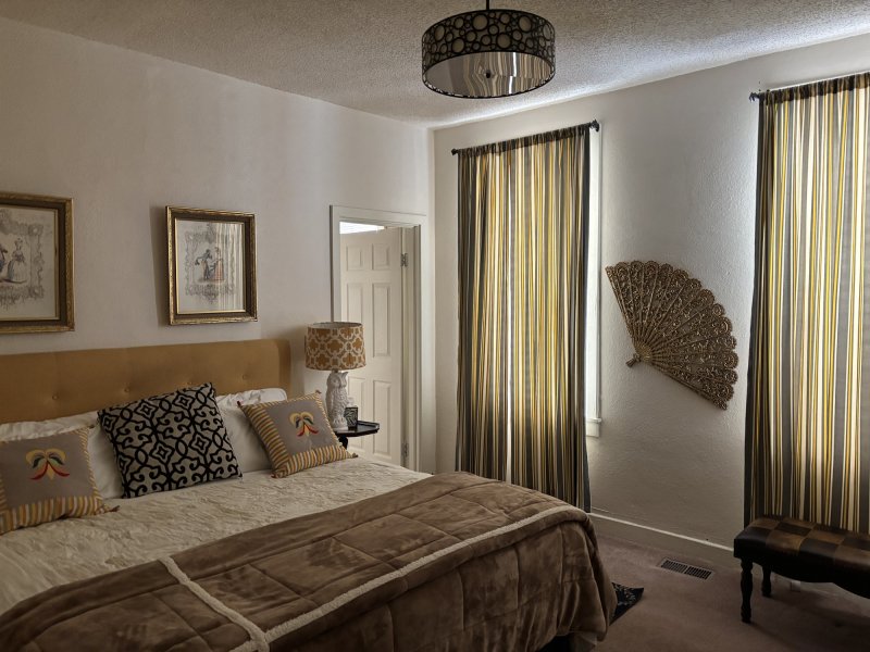 Guest Room 8